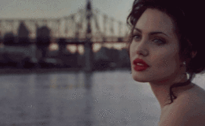 Angelina Jolie GIF. Beroemdheden Angelina jolie Gifs Filmsterren 
