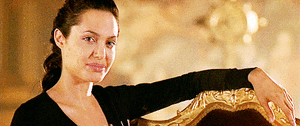 Angelina Jolie GIF. Angelina jolie Gifs Filmsterren Meisje onderbroken 