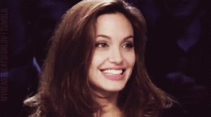 Angelina Jolie GIF. Disney Denken Actrice Angelina jolie Gifs Filmsterren Glimlach  Aanhangwagen Verdrietig Verderfelijk 