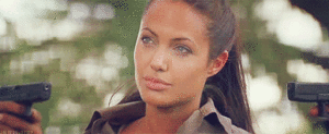 Angelina Jolie GIF. Geweer Angelina jolie Gifs Filmsterren Ophalen Schouderophalend Meh 