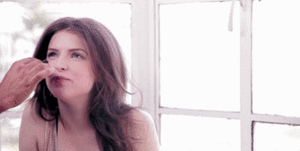 Anna Kendrick GIF. Pitch perfect Gifs Filmsterren Anna kendrick Skylar astin 