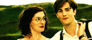 Anne Hathaway GIF. Gifs Filmsterren Anne hathaway James mcavoy Becoming jane Jane austen 
