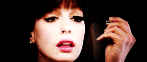 Anne Hathaway GIF. Eyeliner Gifs Filmsterren Anne hathaway The devil wears prada 