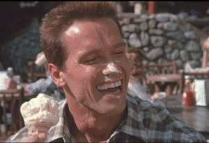 Arnold Schwarzenegger GIF. Gifs Filmsterren Arnold schwarzenegger Glimlach Gelukkig Haydiroket Lachend Glimlachen Ijsje 
