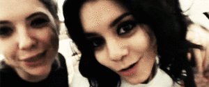 Ashley Benson GIF. Pretty little liars Gifs Filmsterren Ashley benson Pll Hanna marin Pictog 