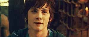 Ashley Benson GIF. Gifs Filmsterren Ashley benson Ashley benson s Logan lerman Logan lerman s 
