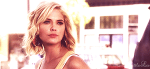 Ashley Benson GIF. Pretty little liars Gifs Filmsterren Ashley benson Pll Hanna marin Pictog 