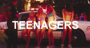 Ashley Benson GIF. Gifs Filmsterren Ashley benson Ashley benson s Mijn koningin Keek Pll achter de schermen 