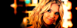 Ashley Benson GIF. Gifs Filmsterren Ashley benson Ashley benson s Mijn koningin Keek Pll achter de schermen 