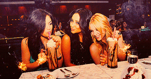 Ashley Benson GIF. Gifs Filmsterren Ashley benson Lea michele Ashley benson s Lea michele s 