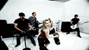 Avril Lavigne GIF. Artiesten Avril lavigne Gifs He wasnt 
