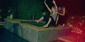 Avril Lavigne GIF. Artiesten Avril lavigne Zwembad Gifs Plezier Skateboard 