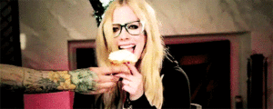 Avril Lavigne GIF. Artiesten Avril lavigne Nostalgie Gifs Muziekvideo Complicated 