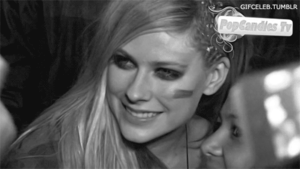 Avril Lavigne GIF. Artiesten Avril lavigne Gifs Klap Slapping Popcorn Abdij 