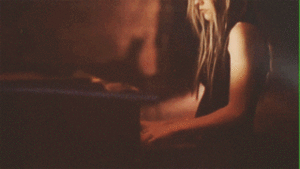 Avril Lavigne GIF. Artiesten Avril lavigne Gifs Girlfriend 