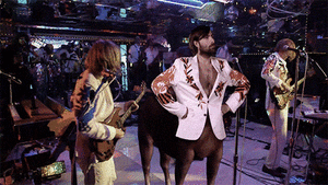 Amy Poehler GIF. Tv Gifs Filmsterren Amy poehler Aziz ansari Parks and recreation 