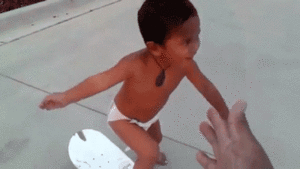 Baby GIF. Baby Baseball Kinderen Schommel Vleermuis Gifs Mislukken Headshot Hoofd 