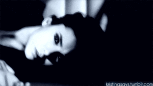 Baby GIF. Dieren Baby Leeuw Gifs Partij Zo hongerig Hes slechts een kleine zebra Leeuw probeert bab 