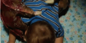 Baby GIF. Baby Gifs Achterdochtig Het eten 