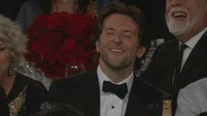 Bradley Cooper GIF. Wow Gifs Filmsterren Bradley cooper Lachend Ongemakkelijk Lauging 
