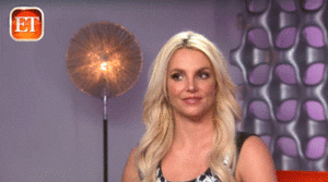 Britney Spears GIF. Artiesten Britney spears Gifs Glimlach Onhandig Dichtbij 