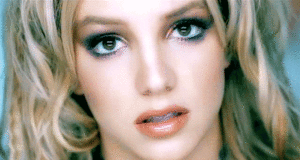 Britney Spears GIF. Dansen Artiesten Britney spears Gifs Glimlachen Grappig gezicht Mic 
