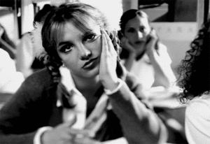 Britney Spears GIF. Artiesten Britney spears Gifs Muziekvideo Hair flip 