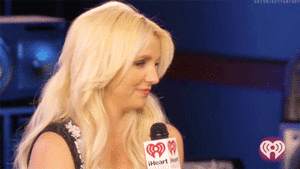 Britney Spears GIF. Artiesten Britney spears Gifs 1999 Lachend Glimlachen Fotoshoot 
