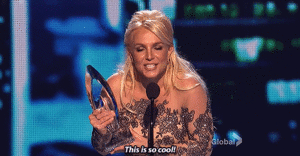 Britney Spears GIF. Artiesten Britney spears Gifs Glimlach Onhandig Dichtbij 