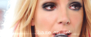 Britney Spears GIF. Artiesten Britney spears Gifs Brunette Hair flip 