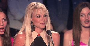 Britney Spears GIF. Artiesten Britney spears Gifs Glimlachen Muziekvideo Hair flip Oops Popster 