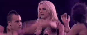 Britney Spears GIF. Artiesten Britney spears Gifs Glimlachen Muziekvideo Hair flip Oops Popster 