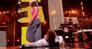 Britney Spears GIF. Artiesten Britney spears Gifs Muziekvideo Toxic 
