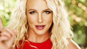 Britney Spears GIF. Artiesten Britney spears Gifs Glimlachen Muziekvideo Hair flip Oops Popster 