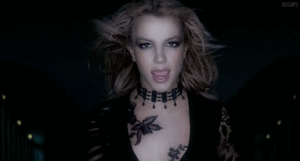 Britney Spears GIF. Huilen Muziek Artiesten Britney spears Gifs Zwart en wit Muziekvideo 