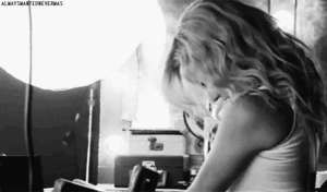 Britney Spears GIF. Artiesten Britney spears Gifs Muziekvideo Hair flip 