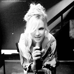 Britney Spears GIF. Dieren Circus Artiesten Britney spears Leeuw Britney Bewegend Gifs Vrouw Brullende 