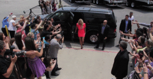 Britney Spears GIF. Applaus Artiesten Britney spears Rood Gifs Opgewonden Gelukkig Glimlachen Klappen Opwindend 