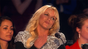 Britney Spears GIF. Artiesten Britney spears Gifs  Lachend Glimlachen Beschaamd Facepalm Achter de coulissen 