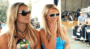 Britney Spears GIF. Verward Artiesten Britney spears Gifs Verveeld Blond Pruik Gom 