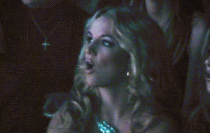 Britney Spears GIF. Verward Artiesten Britney spears Gifs Verveeld Blond Pruik Gom 