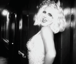 Britney Spears GIF. Dansen Artiesten Britney spears Gifs Opgewonden Jumping Blond Het zingen Tweesprong Slaapkamer 