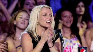 Britney Spears GIF. Bang Artiesten Britney spears Gifs Nerveus Beschaamd Blond Grappig gezicht Xfactor 