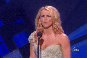 Britney Spears GIF. Artiesten Britney spears Gifs  Lachend Glimlachen Beschaamd Facepalm Achter de coulissen 