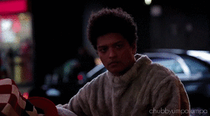 Bruno Mars GIF. Interview Artiesten Bruno mars Gifs Lachend Haha 