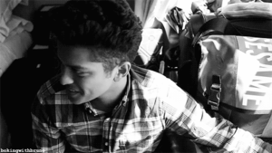 Bruno Mars GIF. Artiesten Bruno mars Gifs Hooligans 