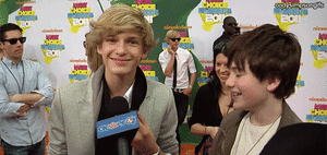 Cody Simpson GIF. Artiesten Gifs Cody simpson Word wakker Mooie bruine ogen 
