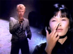 David Bowie GIF. Beroemdheden Artiesten Gifs David bowie &amp;#39;80 Mick jagger Dansen in de straat 