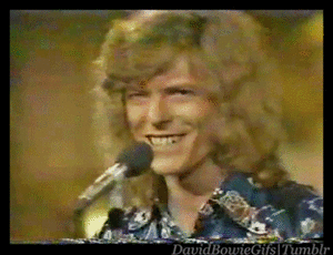 David Bowie GIF. Artiesten Gifs David bowie Muziekvideo Blue jean 