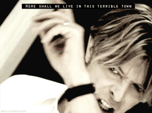 David Bowie GIF. Bioscoop Ontbijt Artiesten Koffie Gifs David bowie Oh je mooie dingen Im een â€‹â€‹raar persoon 
